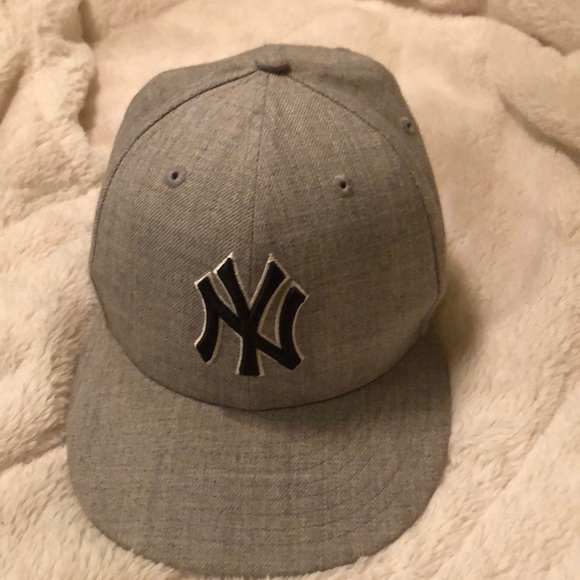 New York Yankees grey hat. Never been used. 7 1/8th 59 fifty 56.8cm - Picture 1 of 4